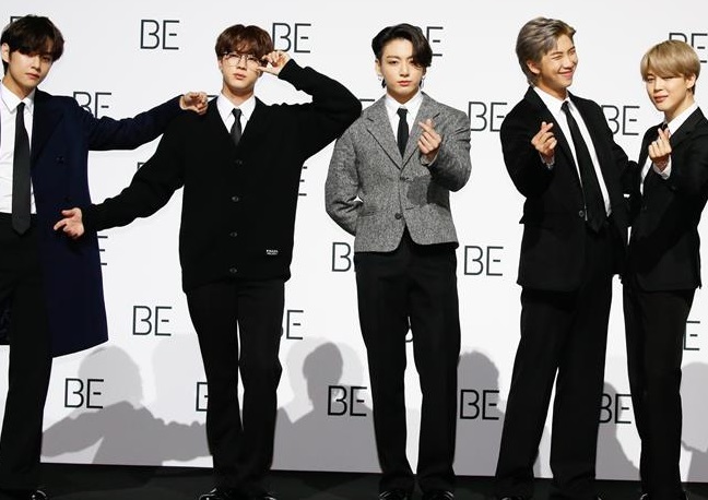  J-hope (dcha) junto al resto de miembros de la boy band surcoreana 'Bangtan Boys, BTS'. EFE