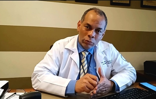 Omar Castillo, jefe del servicio de Oncología Médica del ION, se refiere al funcionamiento de la nueva terapia. 