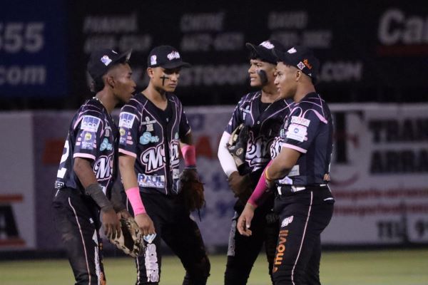 Panamá Metro tiene ventaja en la serie final del béisbol juvenil ante Coclé 2-0