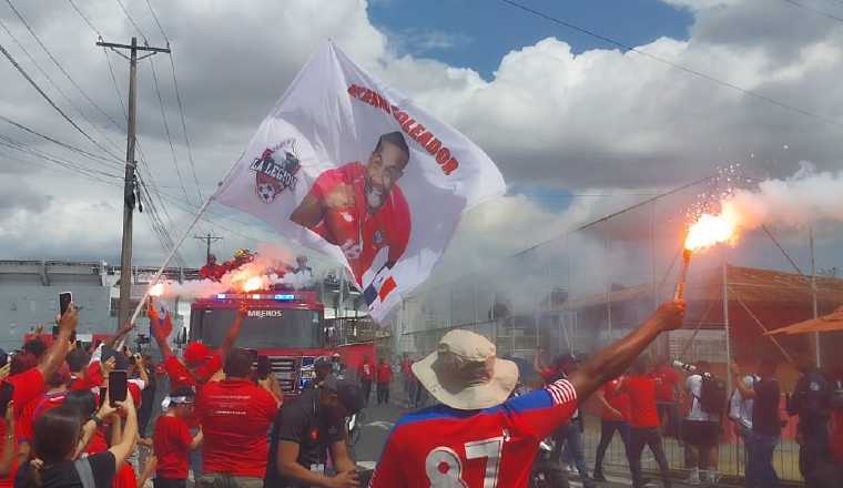 Llegada de la caravana del 'Matador' Tejada a la Arena Roberto Durán. Llegada de la caravana del 'Matador' Tejada a la Arena Roberto Durán.