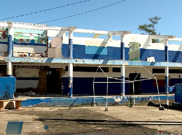 La escuela fue vandalizada una vez se desocupó hace dos años. Foto: Internet