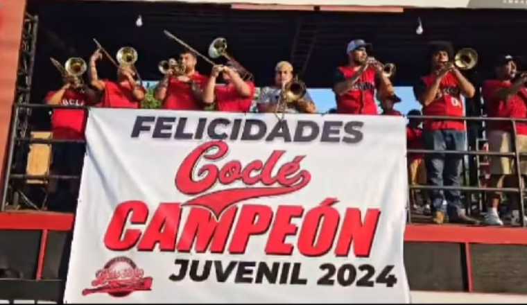 El equipo campeón fue recibido por la fanaticada. Foto: Cortesía