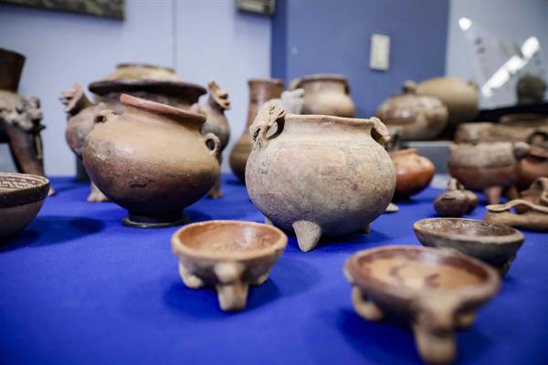 Piezas de arte precolombina parte del lote que presentaron las autoridades de Costa Rica.