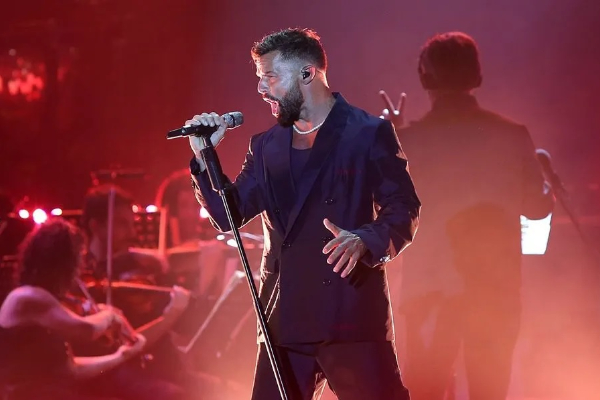 Ricky Martin en un concierto como parte de su gira 'Sinfónico' en Quintana Roo (México). Foto: EFE / Alonso Cupul