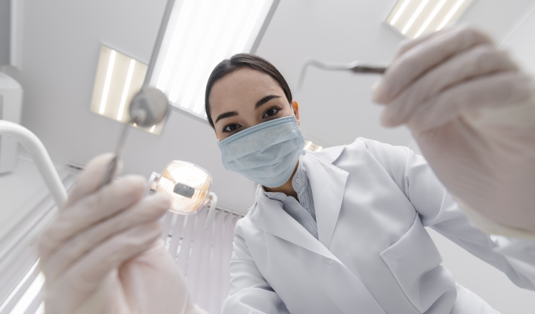 The role of the dentist in the overall health of the population The role of the dentist in the overall health of the population