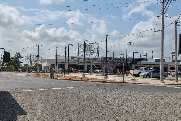 La Mitra experimenta un auge de la actividad comercial que abarca la construcción de centros comerciales, lo cual está transformado la cara de corregimiento de Playa Lona. Foto. Eric Montenegro