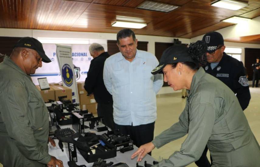 Otro cuestionamiento que se ha dado, es porque se tendrá que capacitar a las unidades para el uso de estas pistolas. Archivo