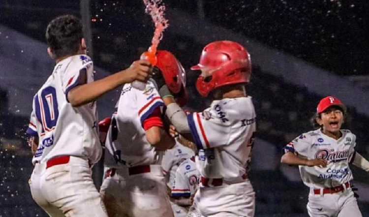 Jugadores de Panamá festejan el triunfo ante Nicaragua. Foto: Cortesía