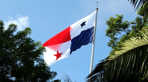La bandera en el Cerro Ancón es la única que puede mantenerse izada todo el día, a pesar de que llueva. Foto: Cortesía MEF