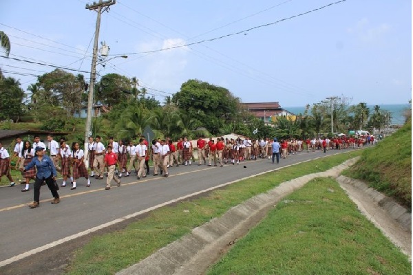 Los estudiantes de un colegio colonenses formaron parte del simulacro. Foto. Cortesía