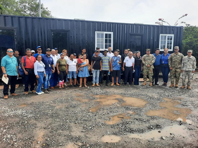 La entrega forma parte del programa Contenedores de Acopio para comunidades pesqueras asociadas. Foto: Cortesía ARAP.