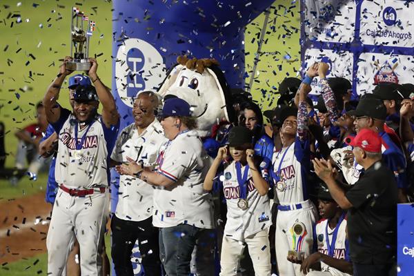 Equipo dee República Dominicana festeja el título de la Serie del Caribe Kids 2024. Foto: EFE