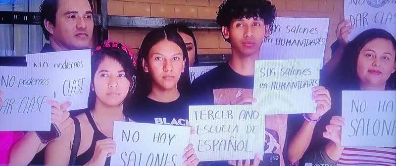  Efectuaron una protesta pacífica, donde denunciaron la falta de aulas de clases. Foto: Cortesía