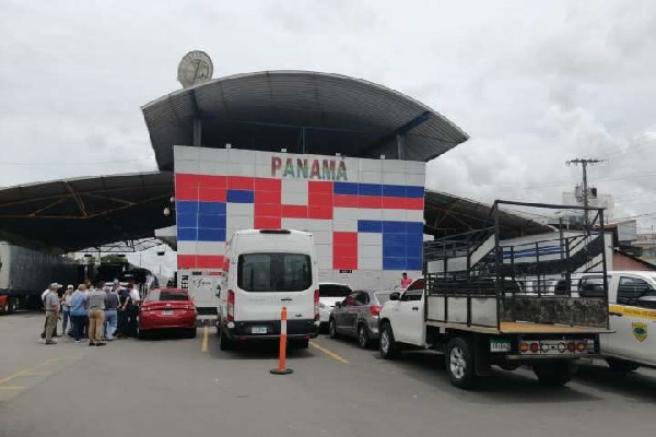 Se espera que en el transcurso de las próximas horas se normalice el tráfico del transporte de carga y turístico en Paso Canoas. Foto. Archivo