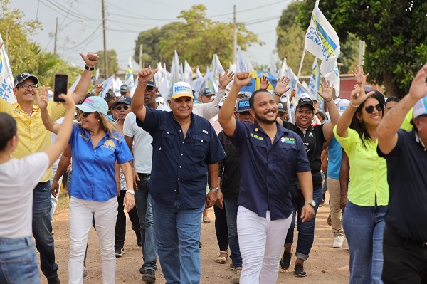 El candidato presidencial anunció importantes proyectos para la población aguadulceña. Foto: Cortesía RM