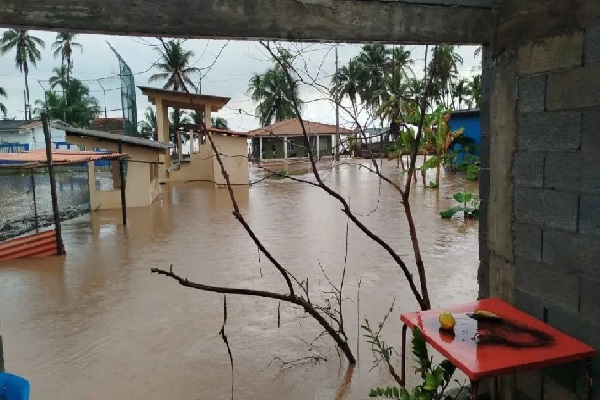 Las intensas lluvias en la provincia de Colón se registraron a la 1 de la madrugada. Foto. Cortesía