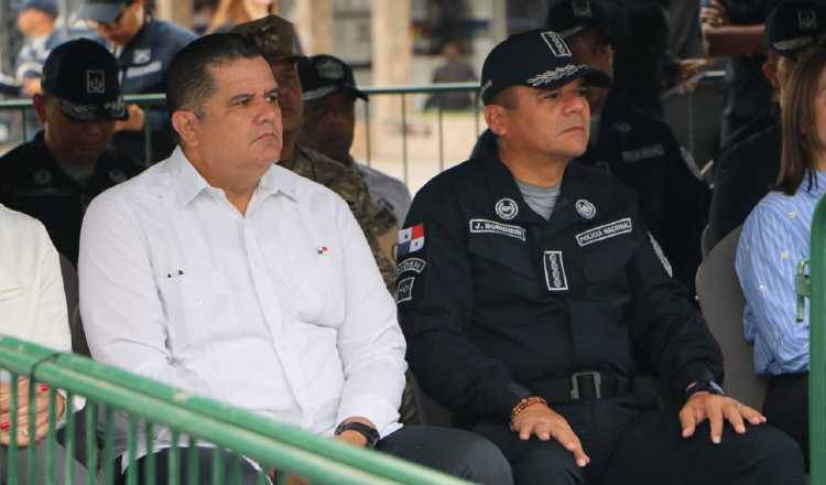 Juan Manuel Pino, ministro de Seguridad y Jhon Dorheim, director de la Policía Nacional guardan silencio en torno a está compra de armas. Policía Nacional.