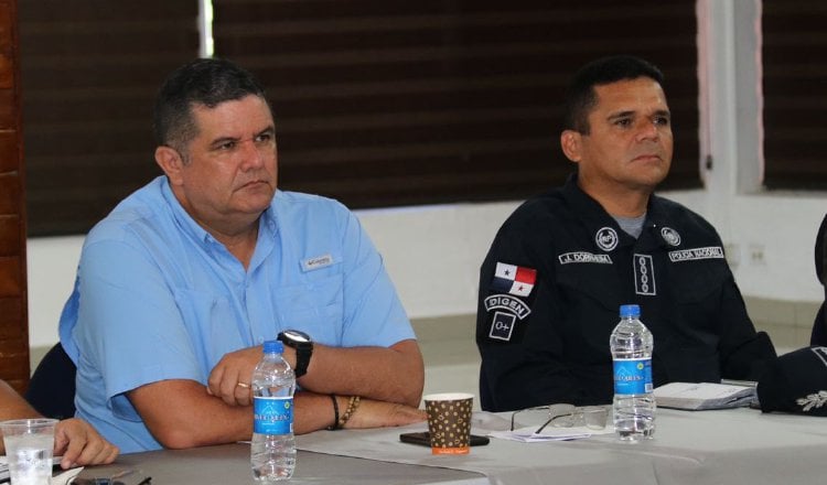 Juan Manuel Pino, ministro de Seguridad Pública junta a Jhon Dorheim, director de la Policía Nacional. Archivo