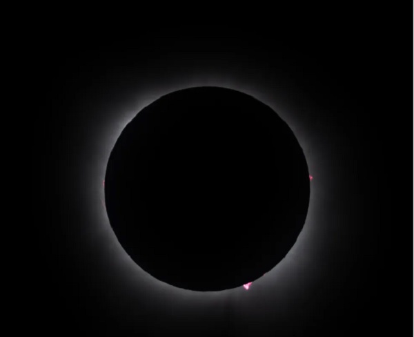Fotografía del eclipse solar este lunes, en la Ciudad de Torreón (México). EFE/Miguel Sierra