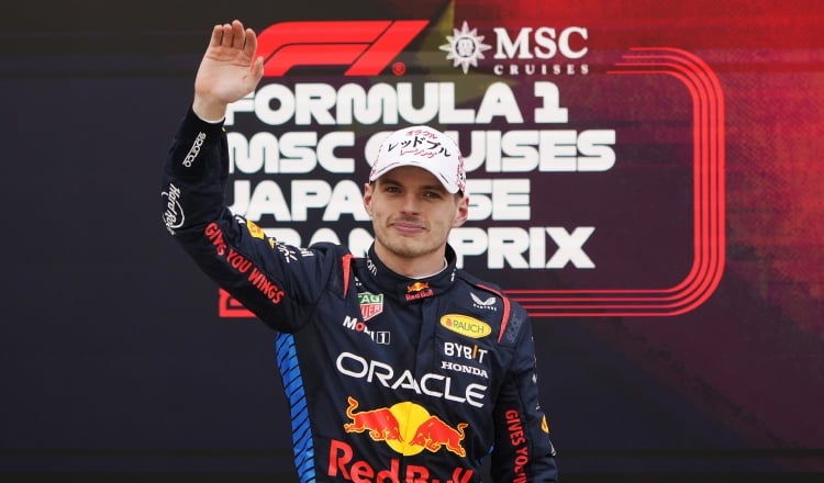 Max Verstappen festeja su triunfo en Japón. Foto:EFE