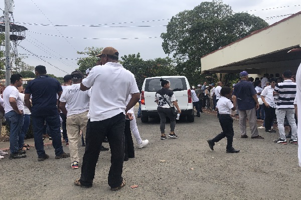 El pequeño Luis Daniel fue despedido en medio de un ambiente de dolor en su escuela, la primaria Sergio Pérez Delgado, donde cursaba el tercer grado. Foto. Thays Domínguez