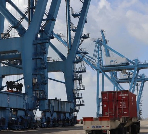 El puerto de Manzanillo, en Colón, es el que más carga mueve en la región. Foto: Cortesía MIT