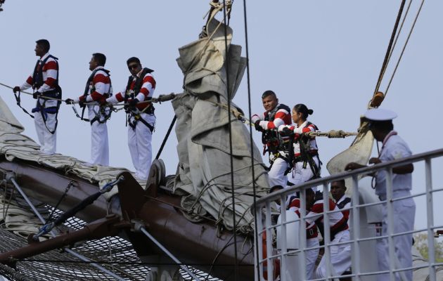 Buque escuela a vela peruano recala en Panamá, último puerto tras dar la vuelta al mundo. Foto: EFE