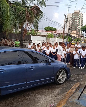 Los manifestantes sostienen que se pone en peligro la seguridad de la comunidad educativa. Foto: Diomedes Sánchez