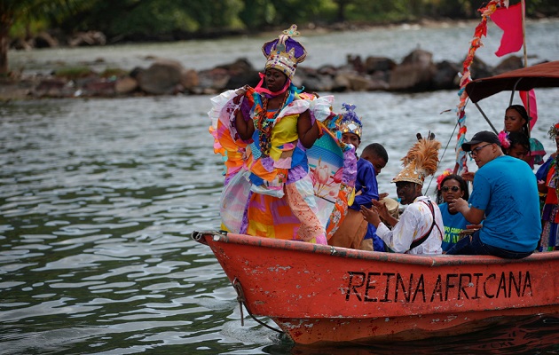 Afrodescendientes panameños participan en una de las actividades de la sexta edición del Festival de la Pollera Congo. Foto:  EFE/ Bienvenido Velasco