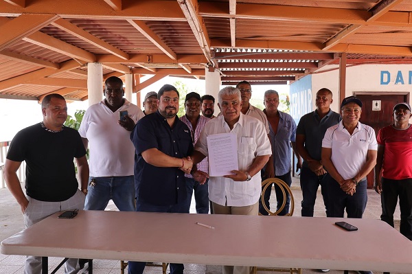 La reunión entre el candidato de Realizando Metas (RM) y los gremios de pescadores se efectuó en Veracruz. Foto: Cortesía RM