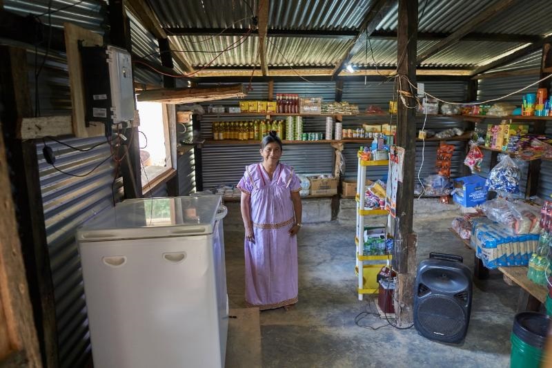 Más de la mitad de los hogares han logrado un ahorro medio de B/.5.80 mensuales en el gasto para disponer de luz.  Foto: Eric Montenegro 