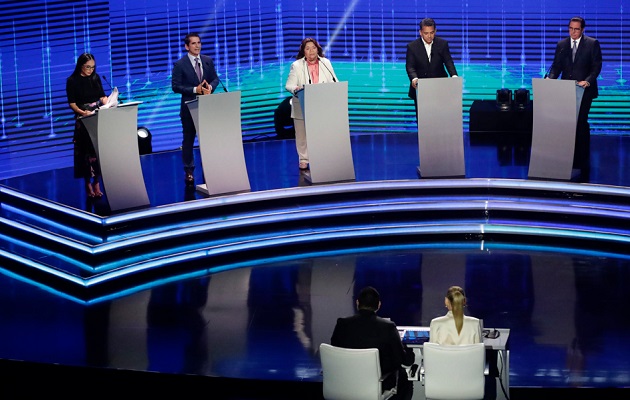 El último debate fue organizado por la Cámara de Comercio. Foto: EFE/ Bienvenido Velasco