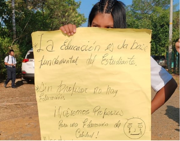 Foto de una estudiante de la escuela Llano Culebra, en Tolé, donde hace un mes faltaban 15 educadores. Foto: Cortesía Aeve 