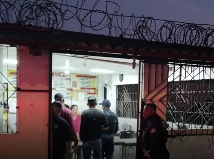 la Policía Nacional llegó al lugar para iniciar las investigaciones de este robo. Foto: Diomedes Sánchez