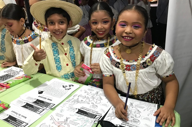 Los niños mostraron gran entusiasmo por conocer más sobre los monos. Foto: Cortesía