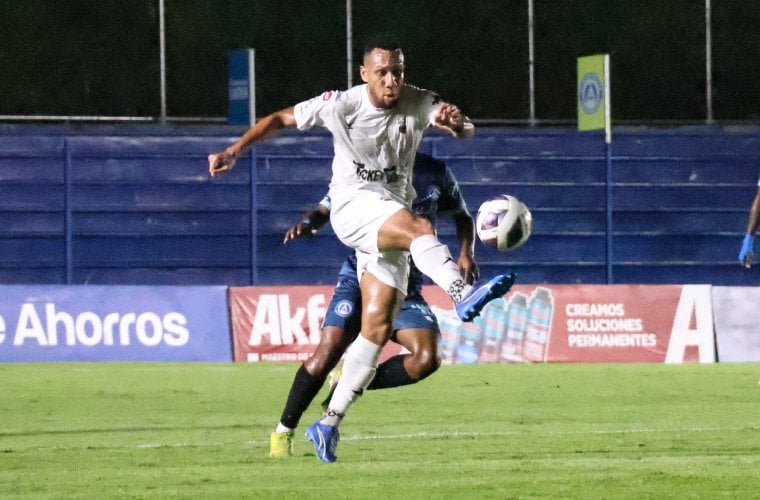 Francisco Palacios, jugador del San Francisco. Foto: Twitter