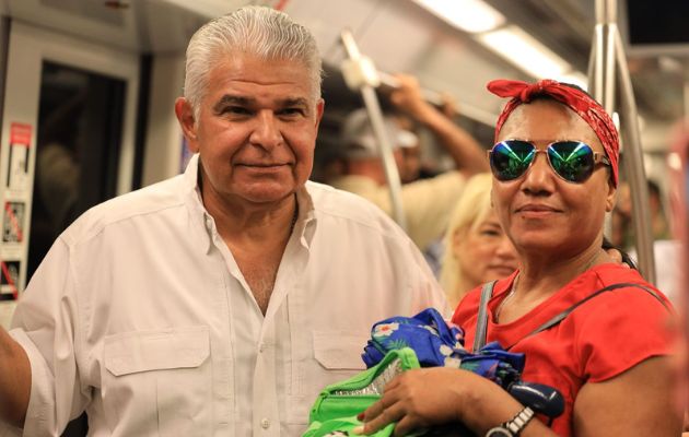 El candidato presidencial José Raúl Mulino en el Metro de Panamá. Foto: Cortesía