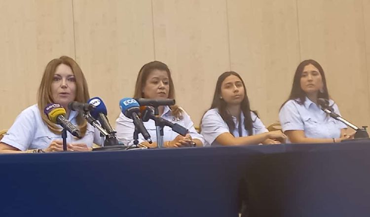 De izquierda a derecha: Nivia Castrellón, Madelaine Escribano, Daniela Noriega y Mirhanna Sandoya, integrantes de la junta de escrutinio. Francisco Paz