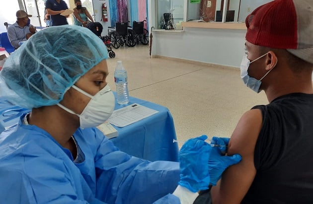 En esta última semana epidemiológica se realizaron 1,295 pruebas, para un porcentaje de positividad semanal de 2.2 %. Foto: Archivos