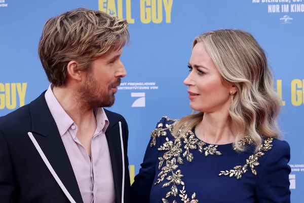 Ryan Gosling (I) y la actriz Emily Blunt en la premier de la película ‘The Fall Guy’ en Alemania. Foto: EFE / EPA / Clemens Bilan