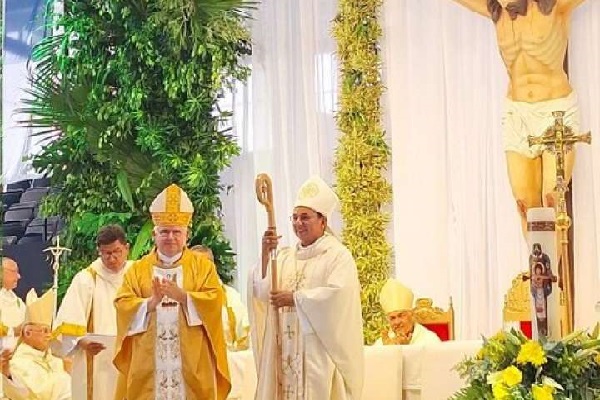 Monseñor Rafael Valdivieso, presidente de la Conferencia Episcopal Panameña, dio la bienvenida a Monseñor. Luis Enrique Saldaña Guerra como el nuevo Obispo de la Diócesis de David, 