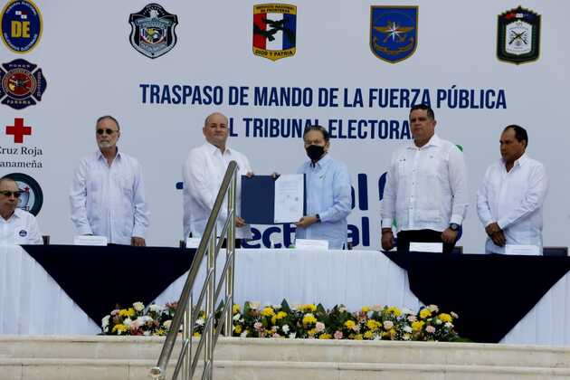 Este lunes se realizó el traspaso de mando de la Fuerza Pública. Foto: Víctor Arosemena 