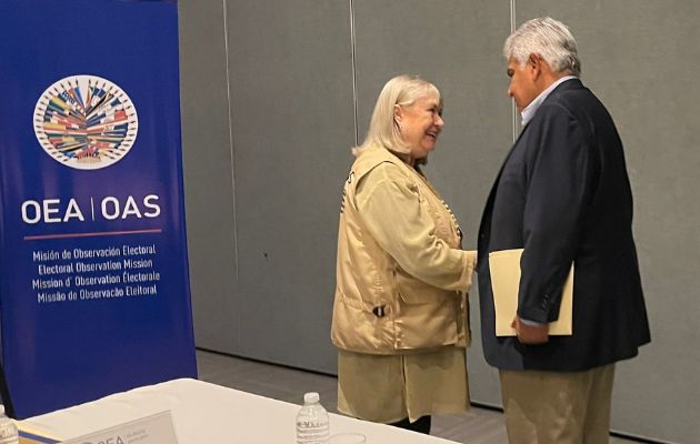 El candidato presidencial José Raúl Mulino sostiene en estos momentos una reunión con la misión de observadores de la OEA. Foto: Luis Ávila