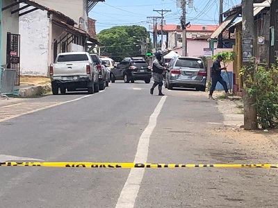 Unidades policiales y del Ministerio Público procedieron a acordonar el área e iniciar las investigaciones. Foto:  sobre este hecho.Thays Domínguez