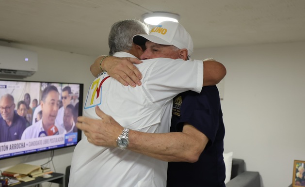 José Raúl Mulino y Ricardo Martinelli, la mañana de este domingo. Foto: Cortesía
