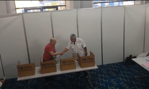 El candidato José Raúl Mulino votó en el Centro de Convenciones Atlapa.