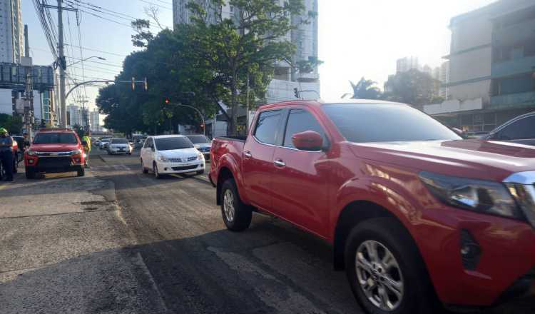 El registro de los vehículos en Panamá se realiza a nivel municipal, aunque trámites legales como traspasos son vistos por la ATTT. Archivo