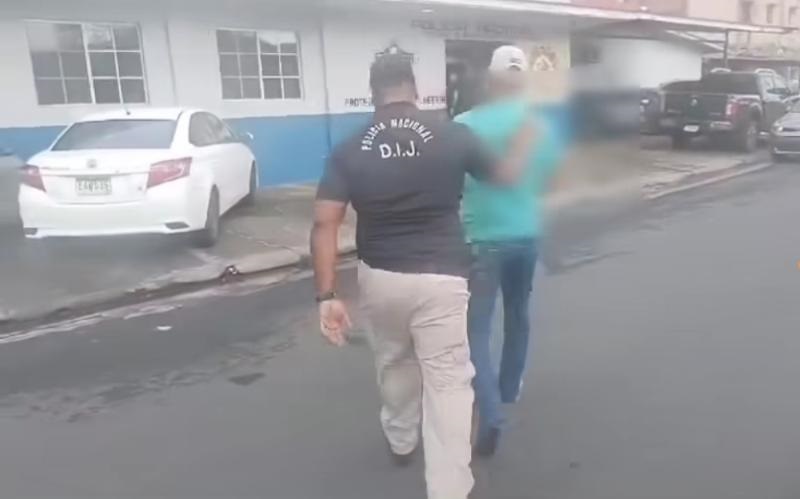 Entre los  funcionarios detenidos hay dos del sexo masculino y una mujer.. Foto: Diomedes Sánchez 