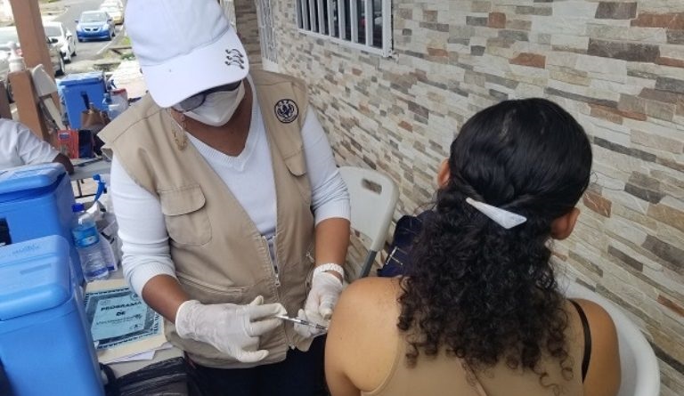 Se aplicaron mil 936 vacunas contra el sarampión (MMR y MR. Foto: Diomedes Sánchez.