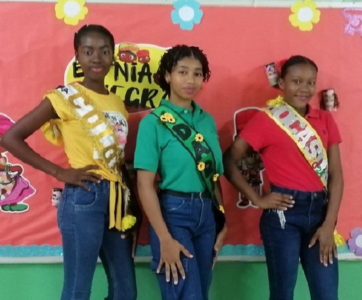 Johana Serracín de Colón, color amarillo; Crismary López de Darién, color verde; y María Macre, Bocas del Toro, color rojo. Foto: Cortesía.